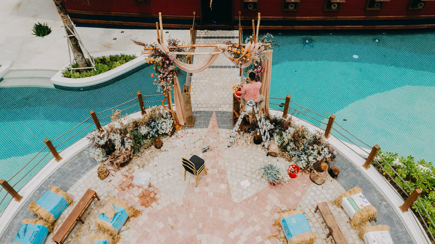 Không gian đám cưới lấy tông trắng - đen - kem trang nhã làm gam màu chủ đạo. Không gian đám cưới lấy tông trắng - đen - kem trang nhã làm gam màu chủ đạo.