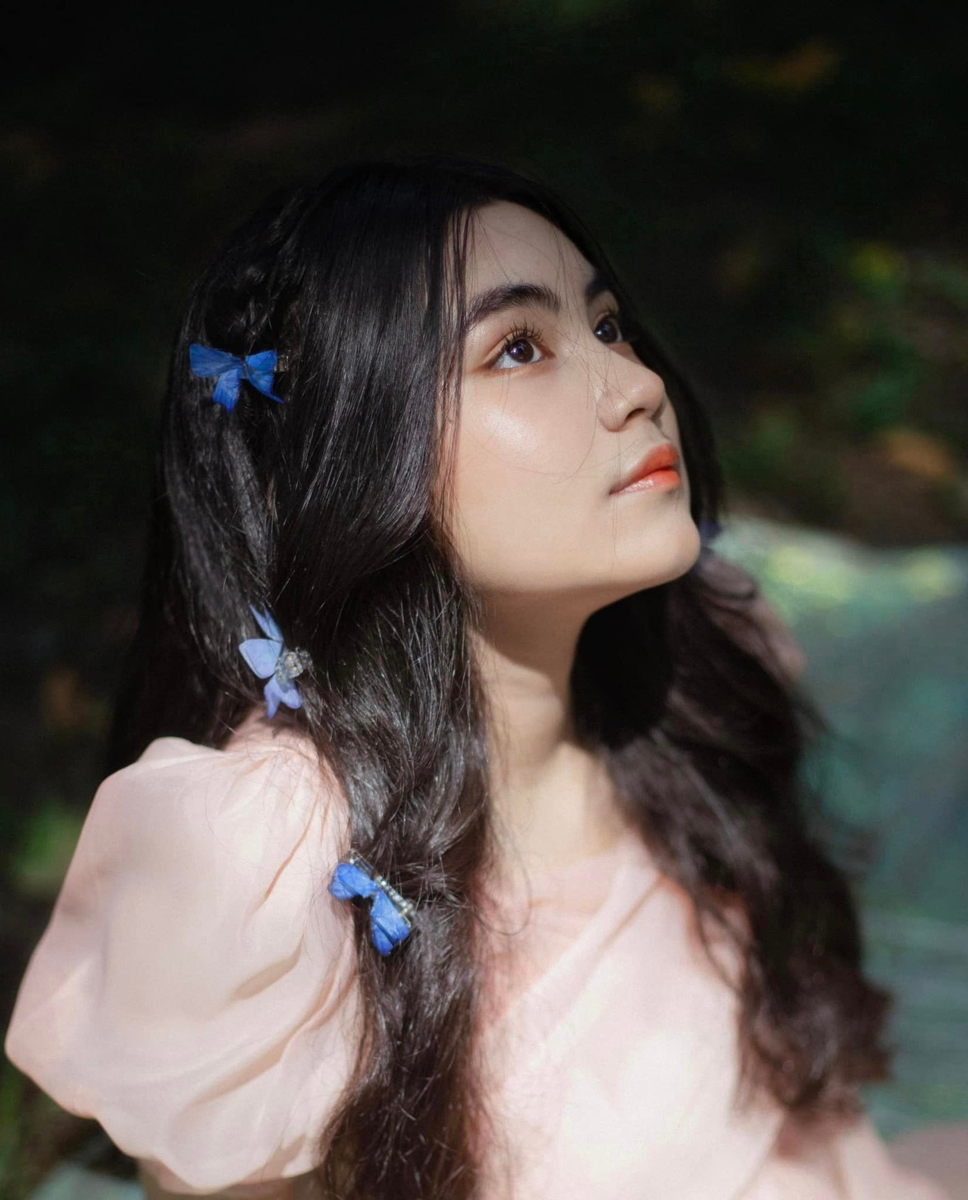 MC Quyền Linh tiết lộ con gái út có tính cách năng động, có phần nghịch ngợm hơn so với chị.