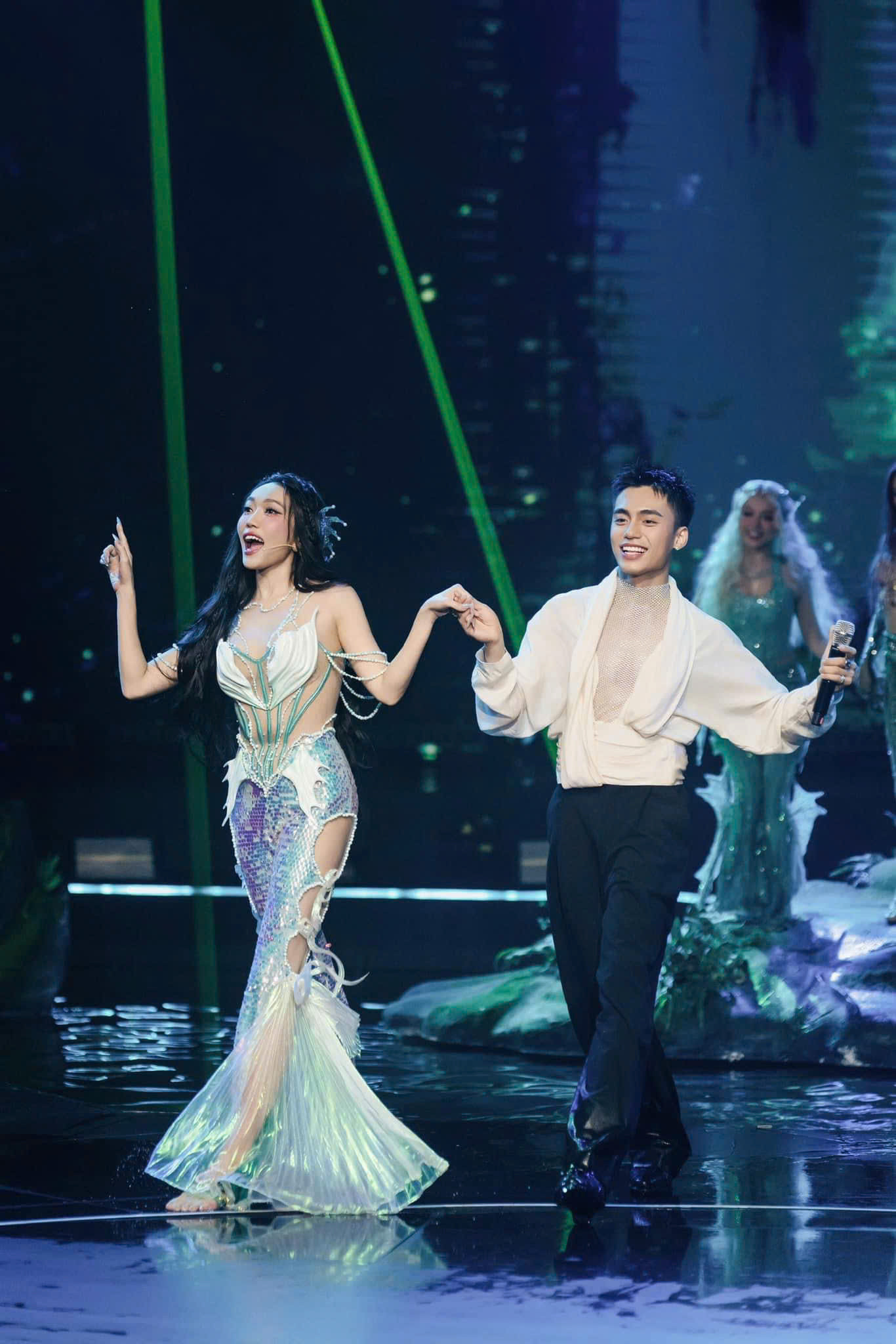 "Em và MONO khác gì chị em ruột với nhau đâu" - Diệu Nhi hóm hỉnh.