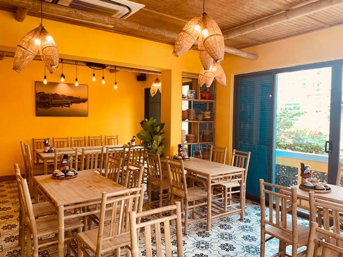 Bên cạnh đó, anh còn kinh doanh chuỗi nhà hàng ẩm thực quê hương.