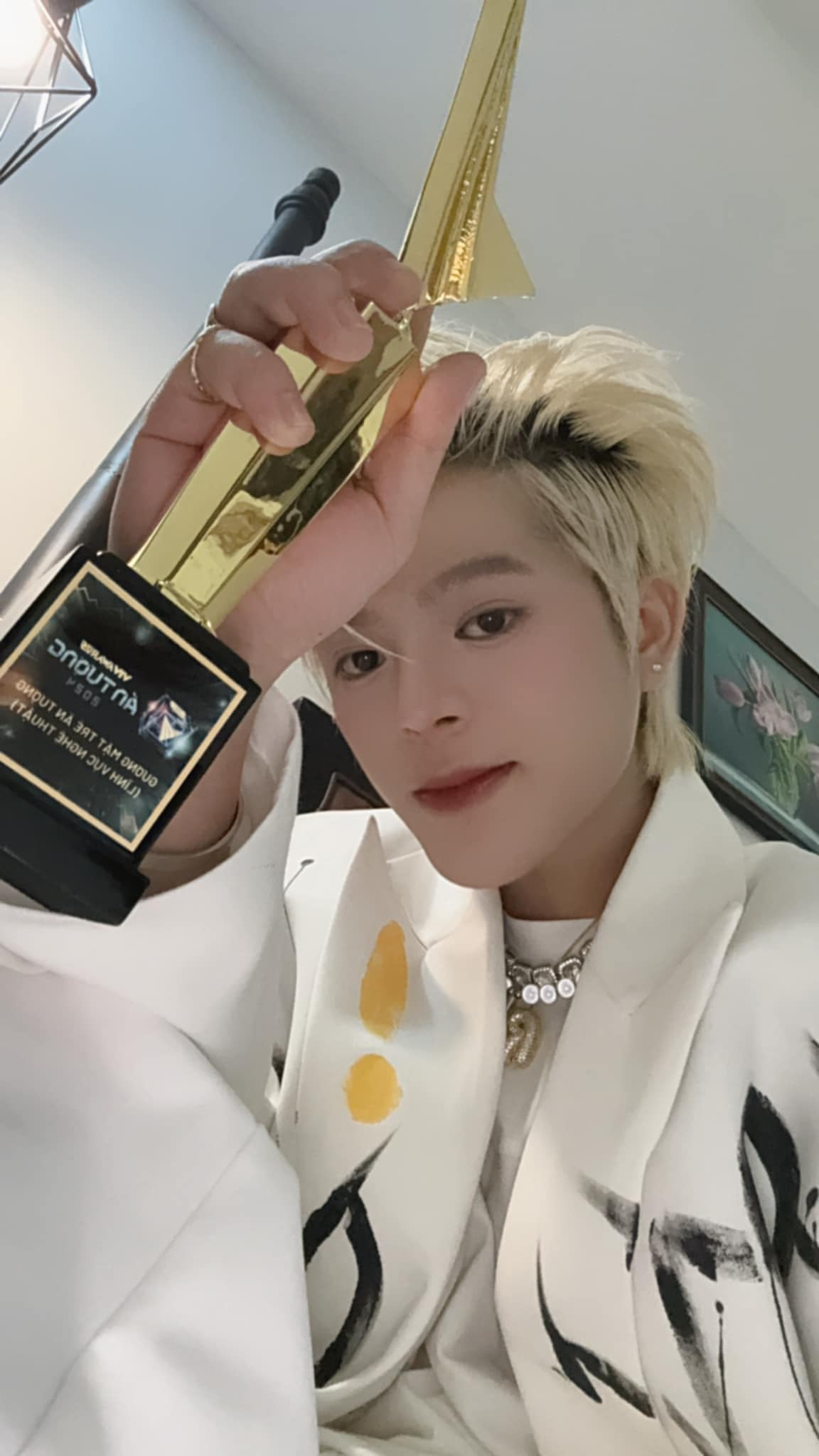 Từ "cậu bé Quang Anh" đến RHYDER, người hâm mộ khẳng định nam ca sĩ đã có một hành trình sự nghiệp đáng tự hào. Từ "cậu bé Quang Anh" đến RHYDER, người hâm mộ khẳng định nam ca sĩ đã có một hành trình sự nghiệp đáng tự hào.