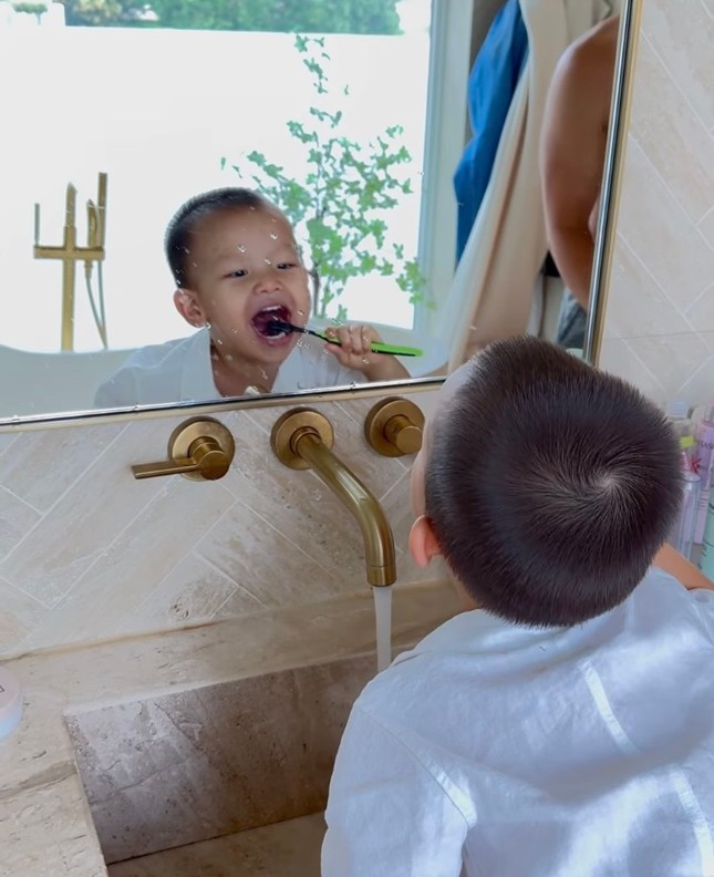 ... đến tự vệ sinh răng miệng.