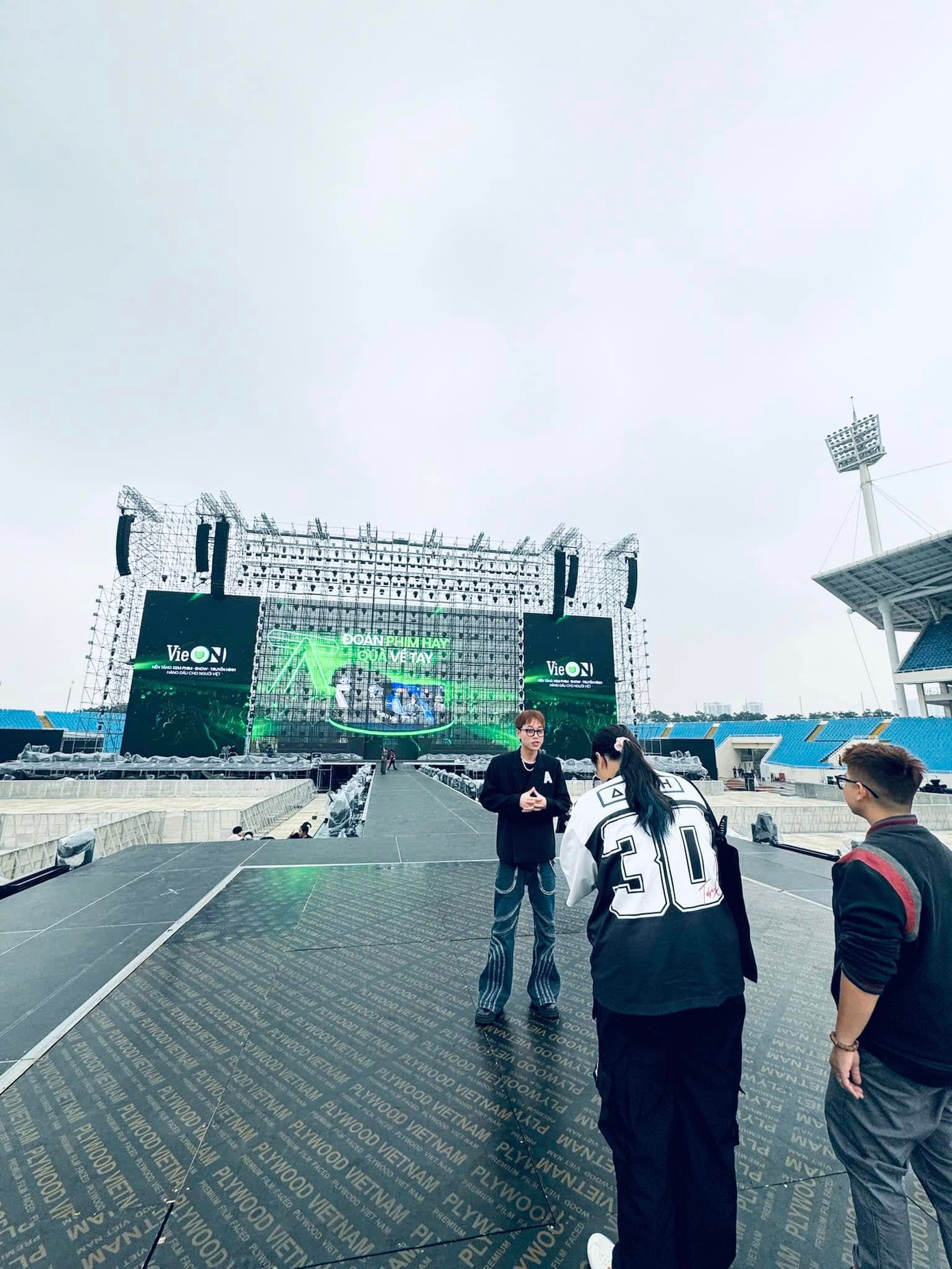 Double2T tại buổi tổng duyệt ngày 6/12.