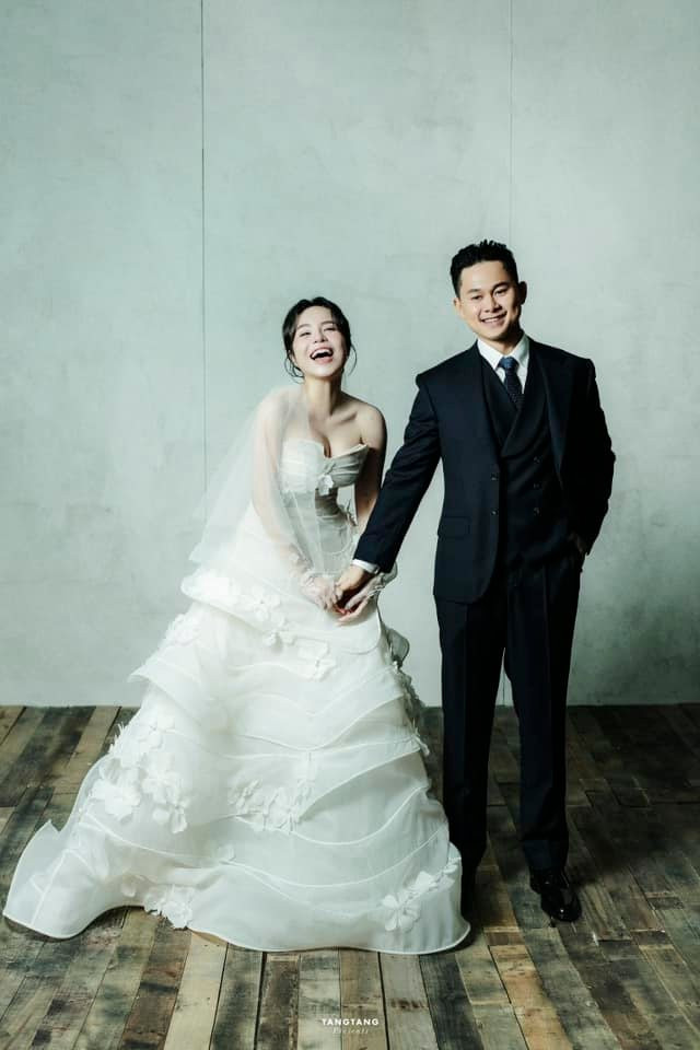 "Chị đẹp" Thái Trinh hạnh phúc bên cạnh chồng sắp cưới. "Chị đẹp" Thái Trinh hạnh phúc bên cạnh chồng sắp cưới.