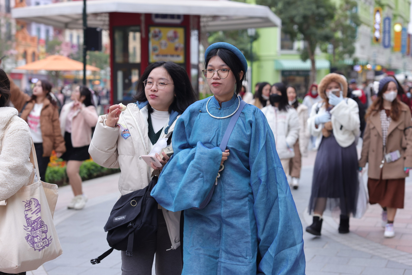 Trong concert sắp tới, khán giả có thể diện trang phục truyền thống của 54 dân tộc anh em Việt Nam. Trong concert sắp tới, khán giả có thể diện trang phục truyền thống của 54 dân tộc anh em Việt Nam.