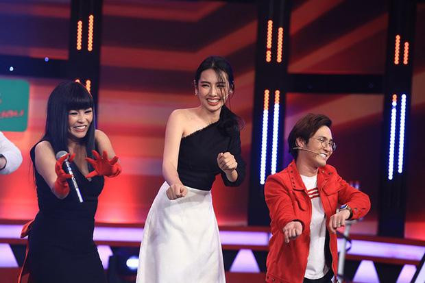 Nàng hậu tham gia đã tham gia mọi thử thách với tinh thần "chiến" hết mình. Nàng hậu tham gia đã tham gia mọi thử thách với tinh thần "chiến" hết mình.