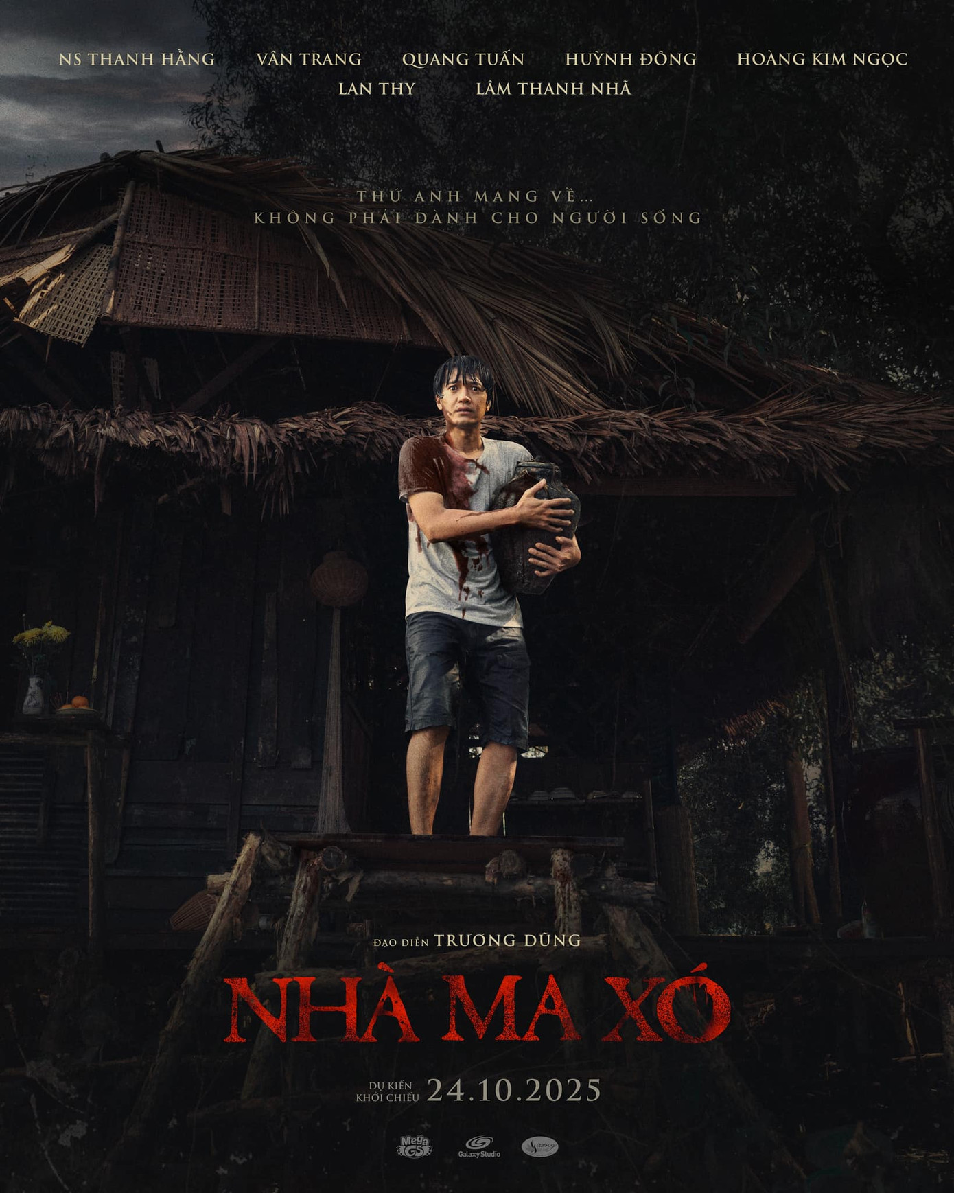 Teaser poster cũng gây ấn tượng mạnh với câu tagline: “Thứ anh mang về… không phải dành cho người sống”.