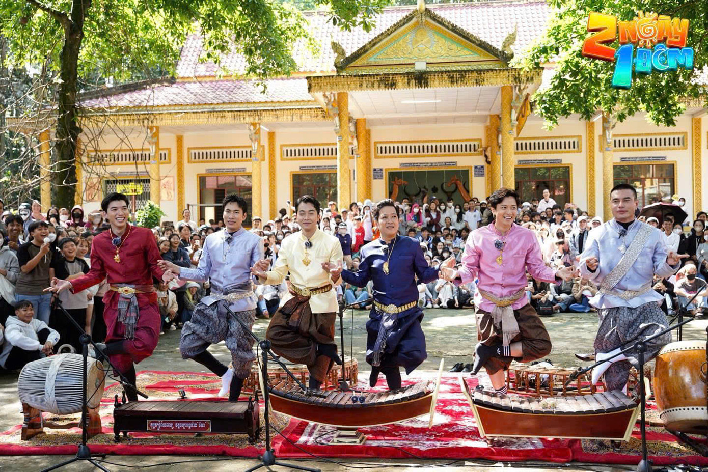 Khán giả 2 Ngày 1 Đêm lần đầu chứng kiến khoảnh khắc "anh em tương tàn" của dàn cast. Khán giả 2 Ngày 1 Đêm lần đầu chứng kiến khoảnh khắc "anh em tương tàn" của dàn cast.