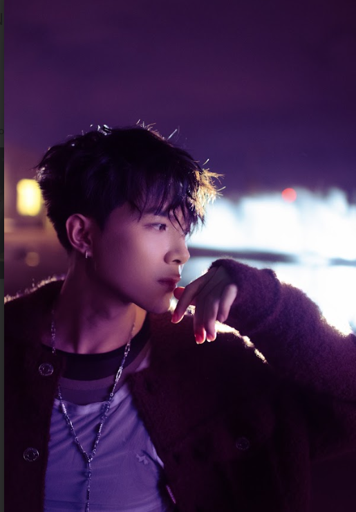 “Sau show, tôi nhận được nhiều lời động viên của các anh em. Ra mắt sản phẩm mới, tôi rất lo lắng và hy vọng được khán giả đón nhận” - Anh Tú Atus chia sẻ. “Sau show, tôi nhận được nhiều lời động viên của các anh em. Ra mắt sản phẩm mới, tôi rất lo lắng và hy vọng được khán giả đón nhận” - Anh Tú Atus chia sẻ.