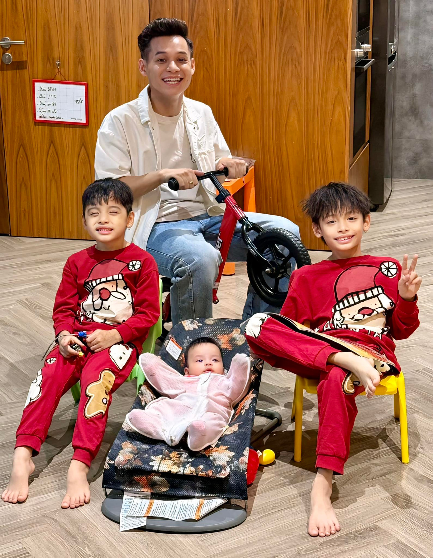 &quot;Đồng chí&quot; Độ Mixi tiếp tục hoạt động với vai trò streamer và nhận về tương tác lớn trên các nền tảng. Năm 2024, gia đình anh đón thêm thành viên mới.