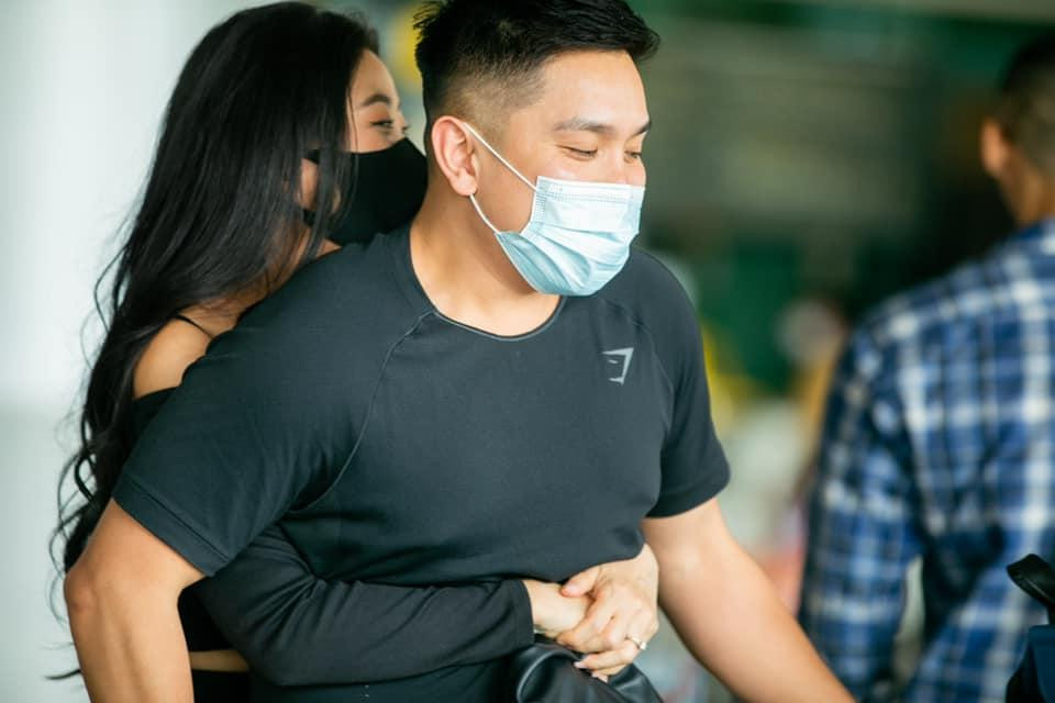 Loạt khoảnh khắc "tình bể bình" của Liêu Hà Trinh và chồng. Loạt khoảnh khắc "tình bể bình" của Liêu Hà Trinh và chồng.