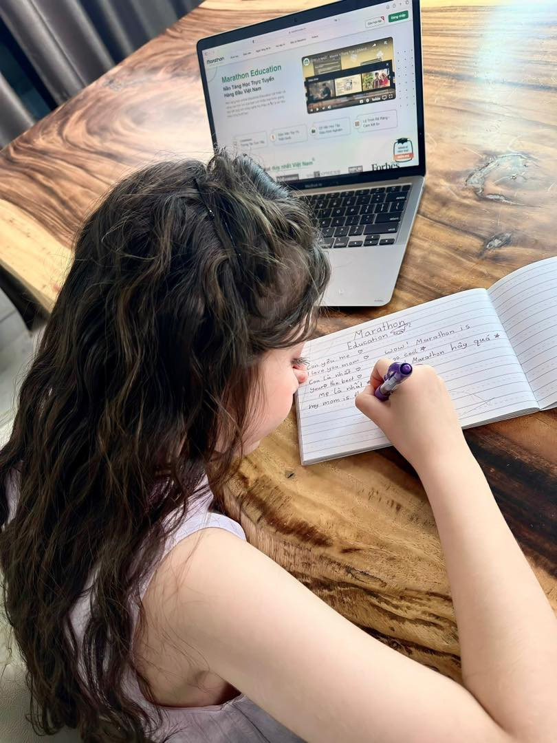 Elly Trần tiết lộ con gái lớn có năng khiếu ngôn ngữ và khoa học.