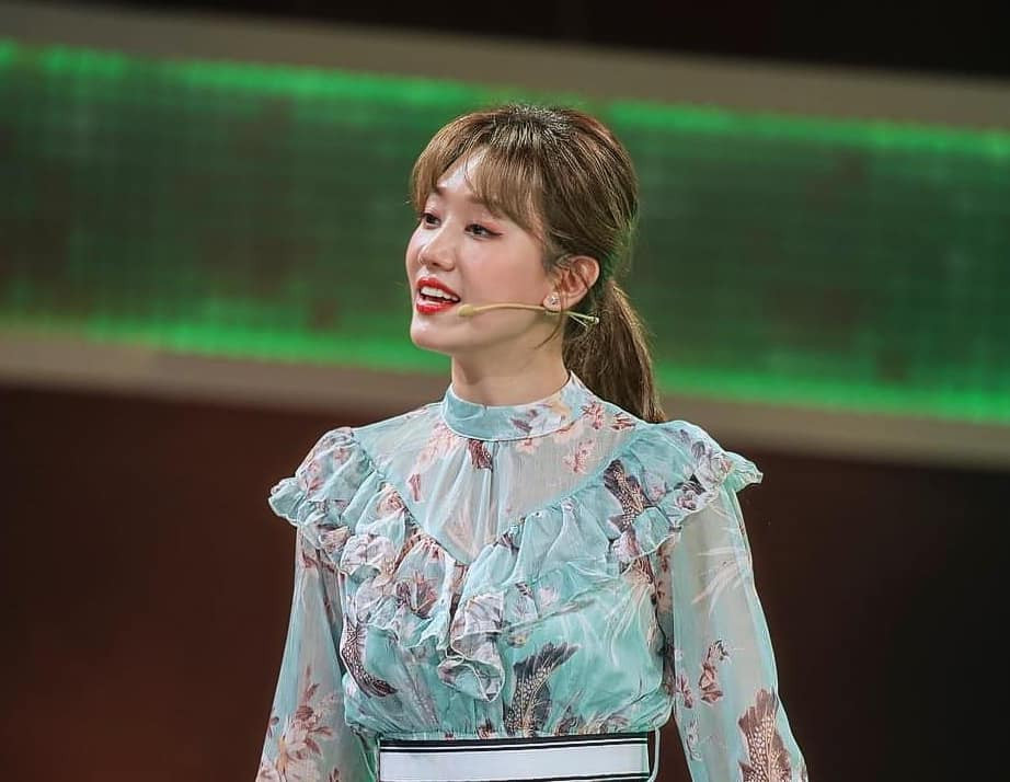 Hari Won từng gây tranh cãi với những phát ngôn sai tiếng Việt như &quot;Một người mà không có đầu thì đừng bao giờ yêu&quot;, &quot;Cái tên nói lên tất cả, chất khí ra tất cả&quot;,...