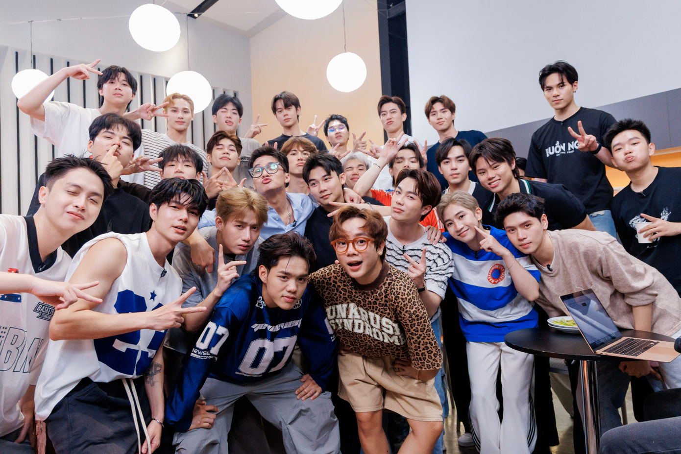 Tân Binh Toàn Năng hội tụ được các "gạch đầu dòng" của một show thực tế sống còn: Kịch tính - giải trí - nhân văn. Nguồn ảnh: BTC. Tân Binh Toàn Năng hội tụ được các "gạch đầu dòng" của một show thực tế sống còn: Kịch tính - giải trí - nhân văn. Nguồn ảnh: BTC.