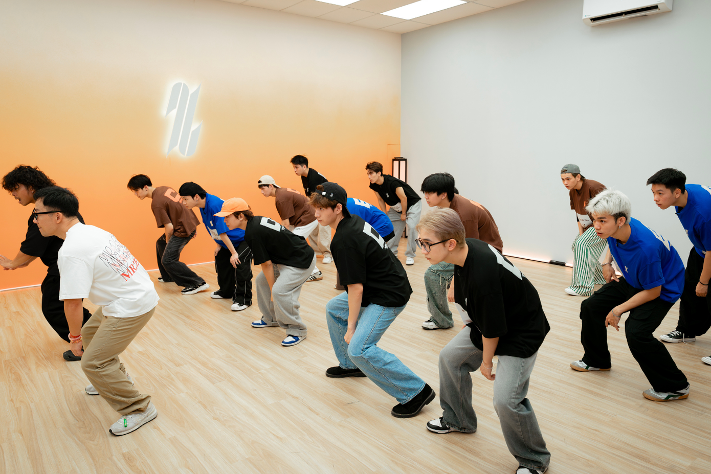 Ngược lại, việc chứng kiến quá trình tiến bộ vượt bậc của dàn tân binh trong thời gian ngắn có thể chinh phục được tình cảm lớn hơn từ khán giả theo dõi chương trình. Nguồn ảnh: BTC. Ngược lại, việc chứng kiến quá trình tiến bộ vượt bậc của dàn tân binh trong thời gian ngắn có thể chinh phục được tình cảm lớn hơn từ khán giả theo dõi chương trình. Nguồn ảnh: BTC.