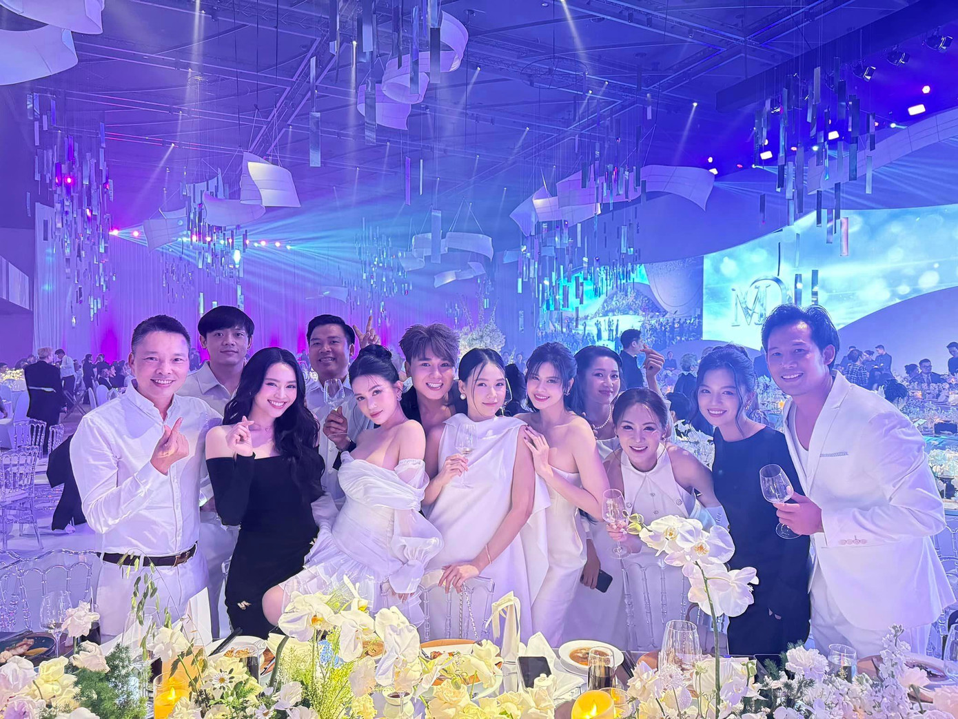 Dàn mỹ nhân Việt &quot;đọ sắc&quot; tại đám cưới Midu.