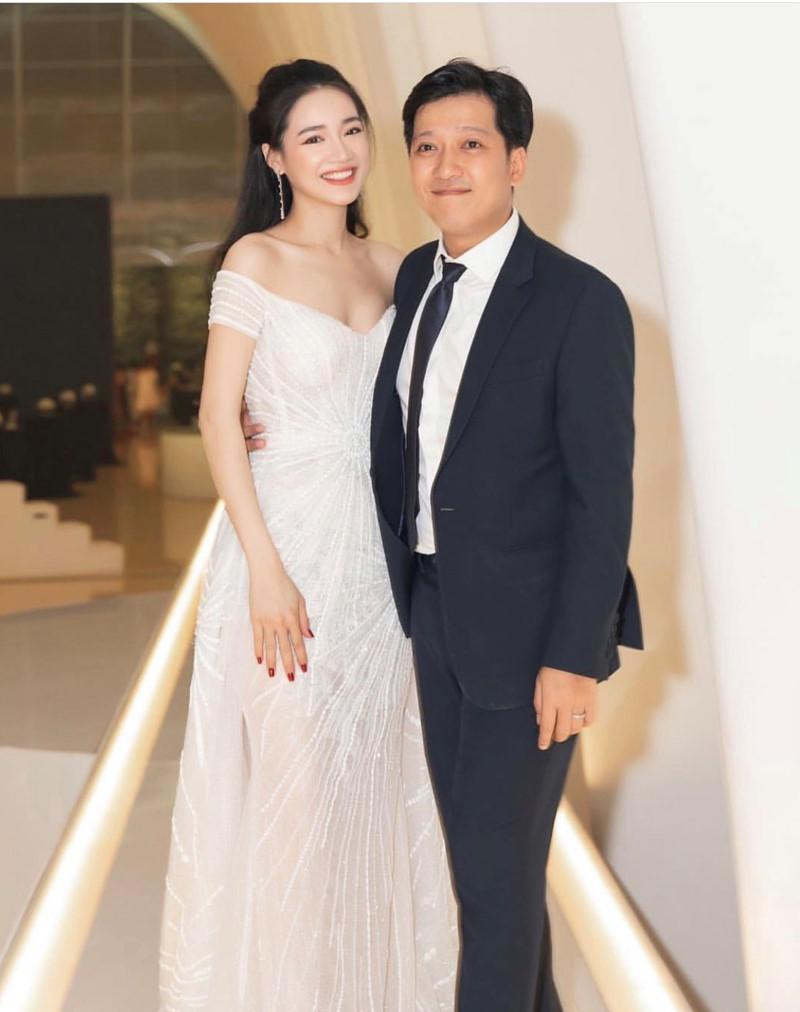 Trường Giang - Nhã Phương là cặp đôi chăm phát "cẩu lương" nhất nhì showbiz. Trường Giang - Nhã Phương là cặp đôi chăm phát "cẩu lương" nhất nhì showbiz.