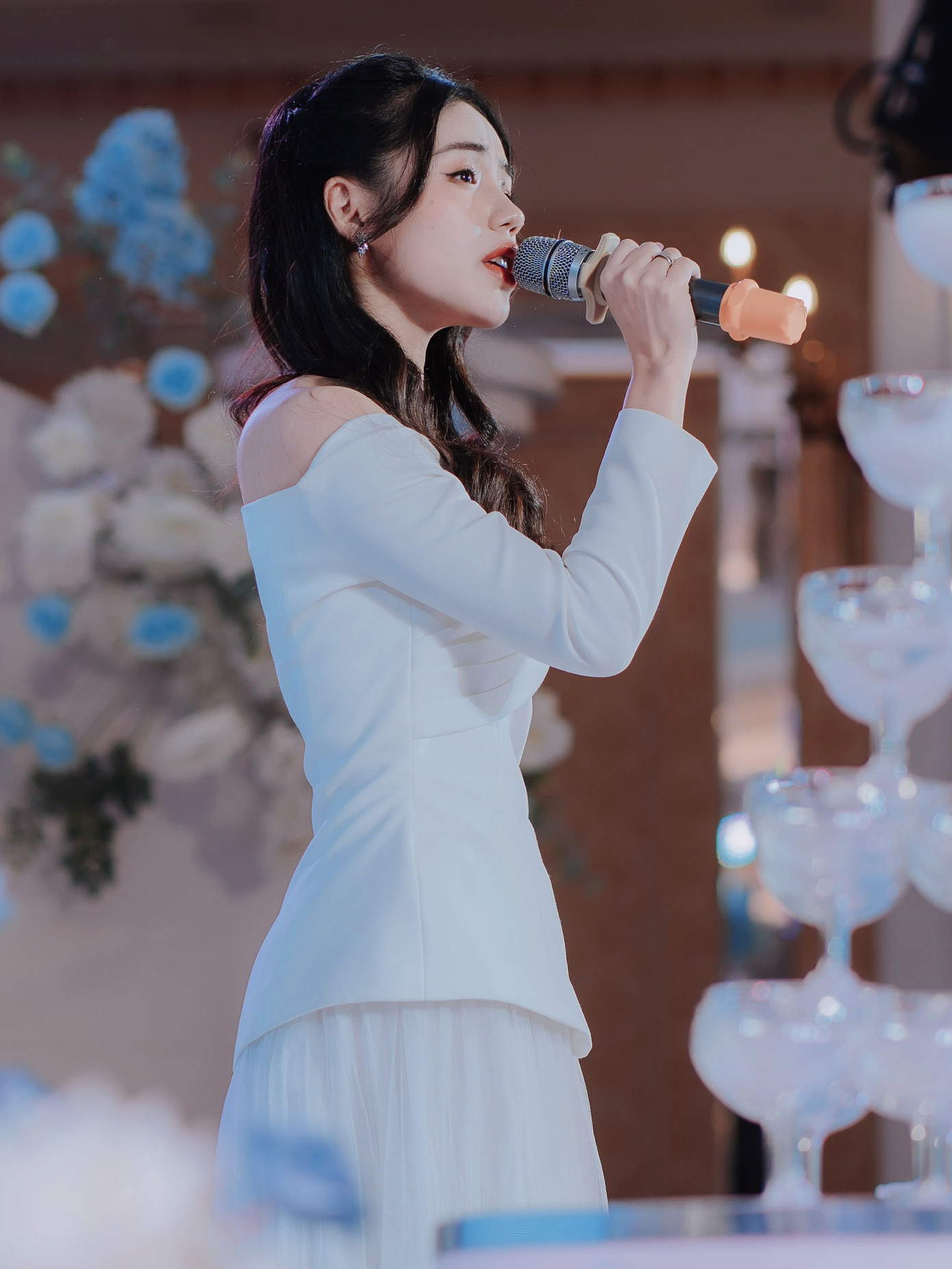 Giọng ca 9X sở hữu 4,5 triệu người theo dõi trên TikTok, gần 5 triệu người yêu thích trên YouTube và fanpage Facebook.