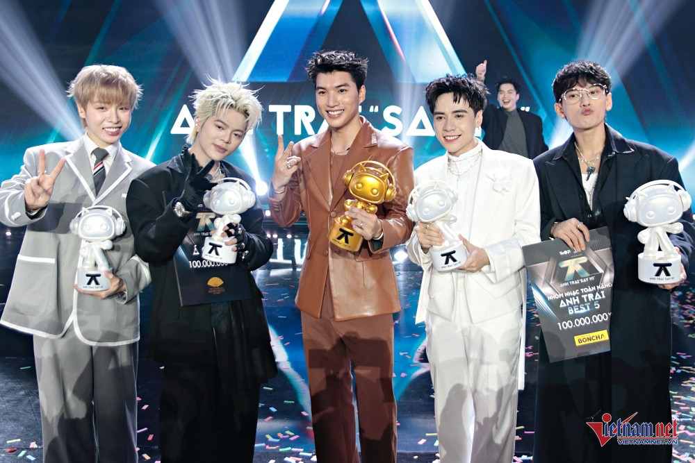 Đội hình ra mắt chính thức của Anh Trai &quot;Say Hi&quot;.