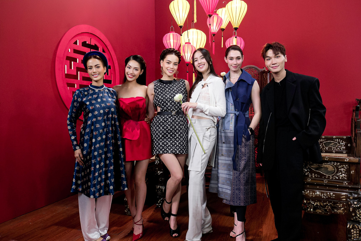 Hồ Ngọc Hà cùng hai ngựa chiến Lâm Châu - Như Vân.