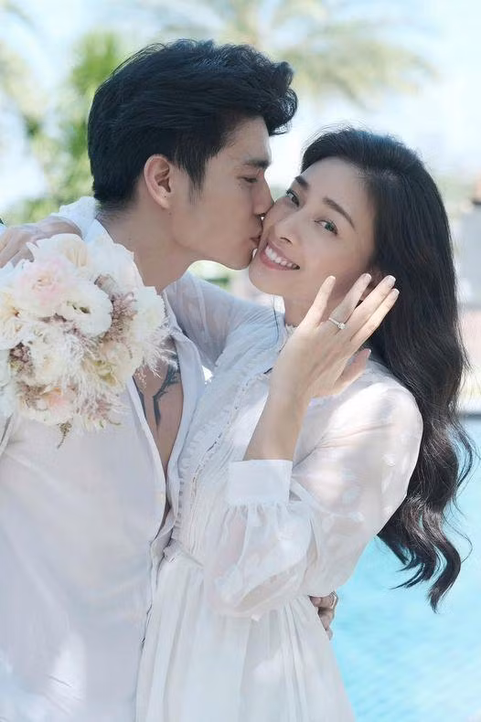 Huy Trần đang có mối quan hệ viên mãn với "chị đẹp" Ngô Thanh Vân. Huy Trần đang có mối quan hệ viên mãn với "chị đẹp" Ngô Thanh Vân.