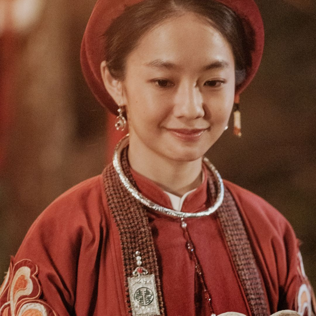 Tạo hình sắc sảo của nàng thơ Em và Trịnh trong phim mới. Tạo hình sắc sảo của nàng thơ Em và Trịnh trong phim mới.