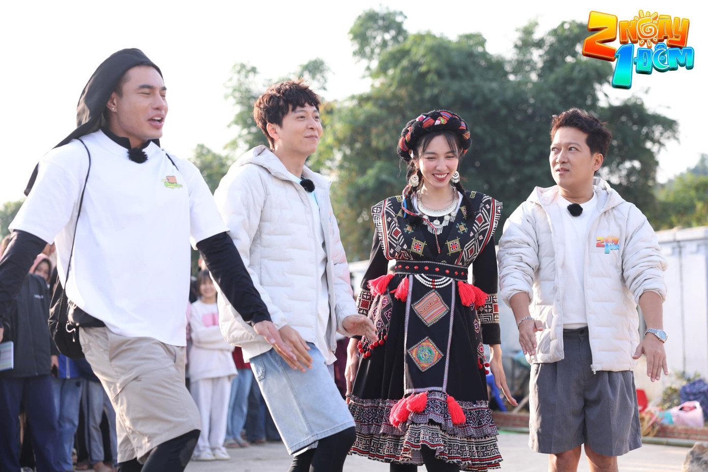 Tập mới nhất của series Mùa Lễ Hội nhận về nhiều lời khen bởi cách lồng ghép văn hóa khéo léo, hai khách mời nữ chơi hết mình, biết cách "bắt miếng" từ sáu thành viên. Tập mới nhất của series Mùa Lễ Hội nhận về nhiều lời khen bởi cách lồng ghép văn hóa khéo léo, hai khách mời nữ chơi hết mình, biết cách "bắt miếng" từ sáu thành viên.