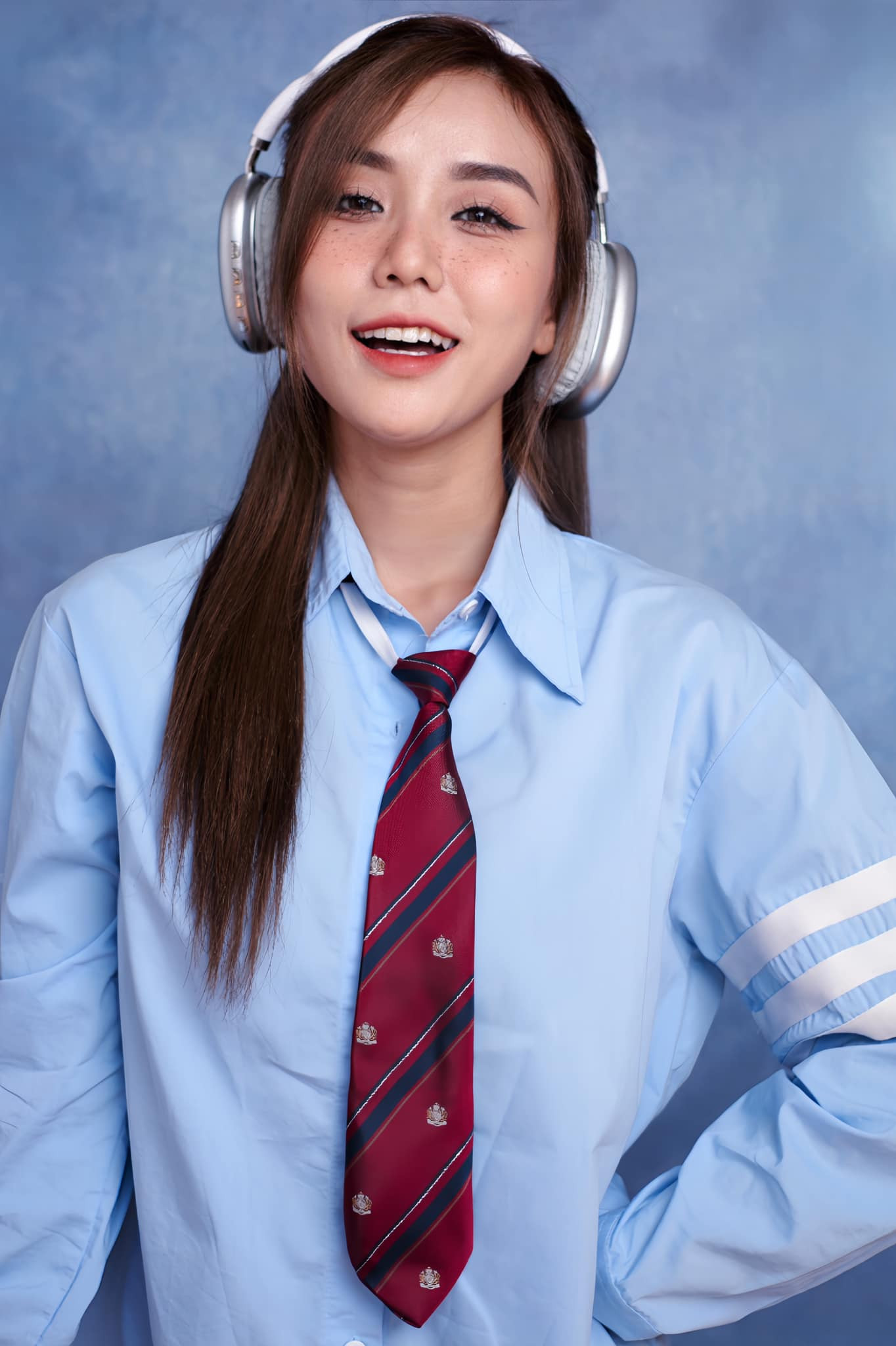 Người đẹp chuộng lối make-up và ăn mặc "hack tuổi" chuẩn gái Hàn.