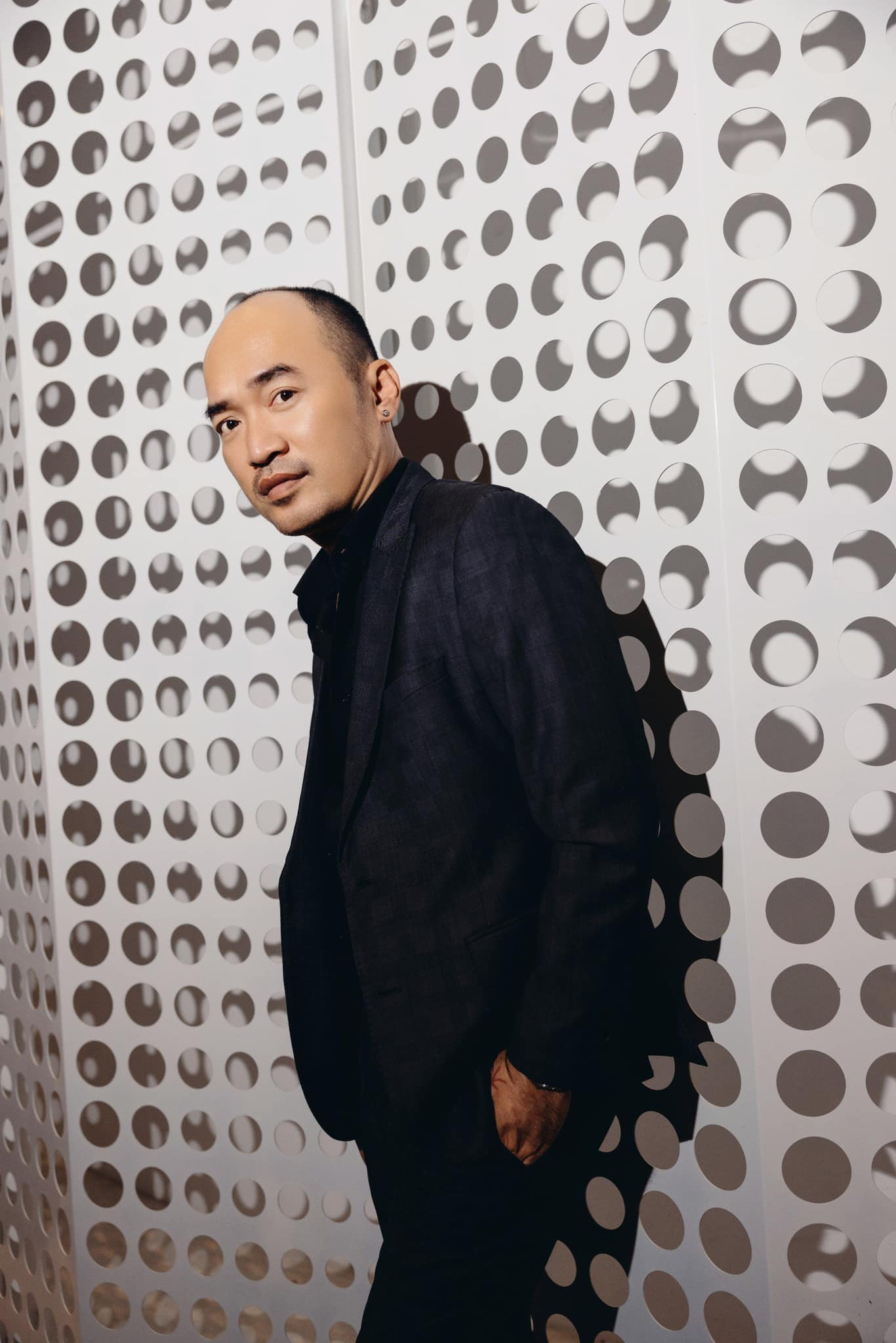 Hạng 4 thuộc về Tiến Luật. Duy Khánh khẳng định đàn anh là "cây hài" và tạo tiếng cười liên tục tại chương trình. Hạng 4 thuộc về Tiến Luật. Duy Khánh khẳng định đàn anh là "cây hài" và tạo tiếng cười liên tục tại chương trình.