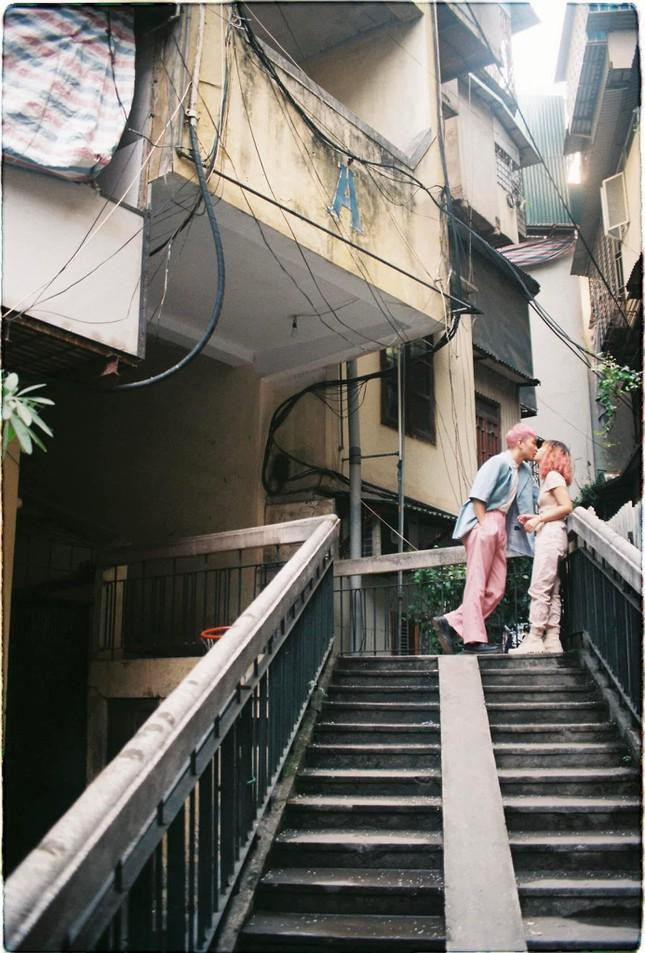 Hoàng Dũng đã chính thức công khai chuyện tình cảm của mình vào cuối năm ngoái với bức ảnh ngọt ngào cùng bạn gái lâu năm. Hoàng Dũng đã chính thức công khai chuyện tình cảm của mình vào cuối năm ngoái với bức ảnh ngọt ngào cùng bạn gái lâu năm.