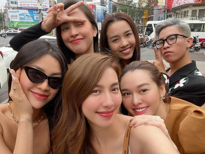 Hội bạn thân &quot;xịn sò&quot; của Hoa hậu Nguyễn Thúc Thùy Tiên.