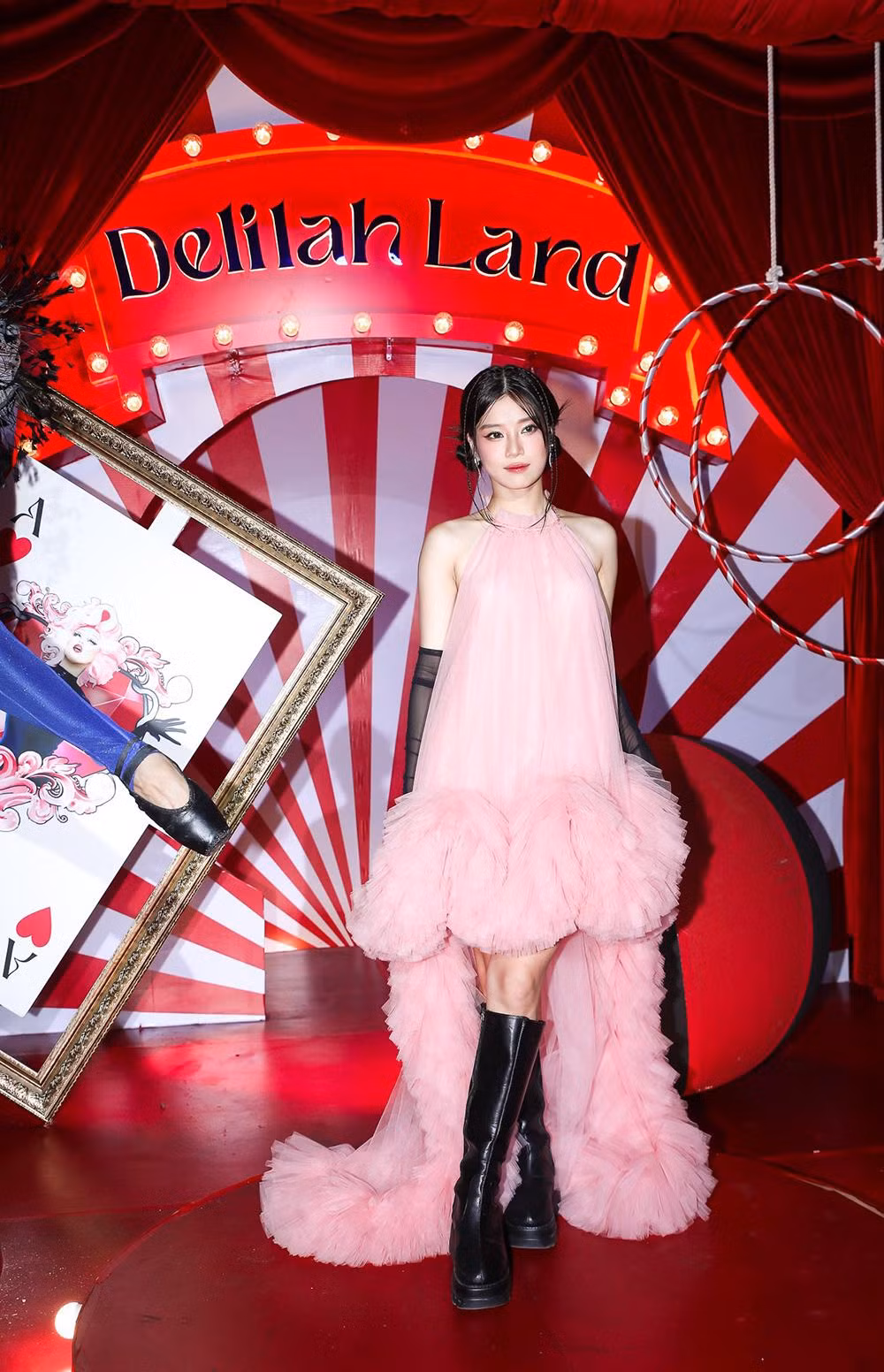 Siêu mẫu Xuân Lan, Hoa hậu Khánh Vân, Hoàng Yến Chibi và dàn nghệ sĩ đình đám cũng xuất hiện trong liveshow Delilah Land của Thanh Duy.