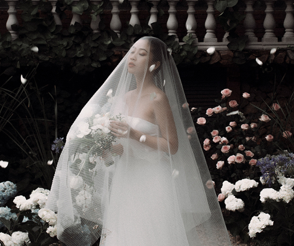 Cô dâu Liêu Hà Trinh xinh đẹp trong bộ ảnh cưới. Cô dâu Liêu Hà Trinh xinh đẹp trong bộ ảnh cưới.