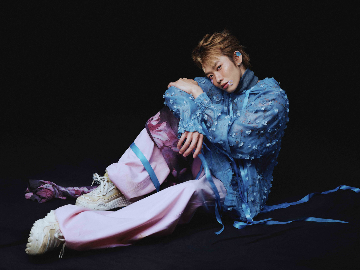 Kay Trần được tin tưởng giao vị trí rapper và nhảy chính. Bên cạnh đó, anh còn đảm nhiệm vai trò sản xuất âm nhạc (producer) của nhóm. Kay Trần được tin tưởng giao vị trí rapper và nhảy chính. Bên cạnh đó, anh còn đảm nhiệm vai trò sản xuất âm nhạc (producer) của nhóm.