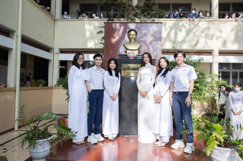 Miss Grand International 2021 đã có buổi giao lưu và trao học bổng cho các bạn học sinh. Miss Grand International 2021 đã có buổi giao lưu và trao học bổng cho các bạn học sinh.