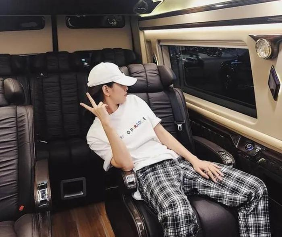 3 năm sau, Chi Pu tậu thêm một xế hộp tiền tỷ khác để thuận tiện cho việc di chuyển.