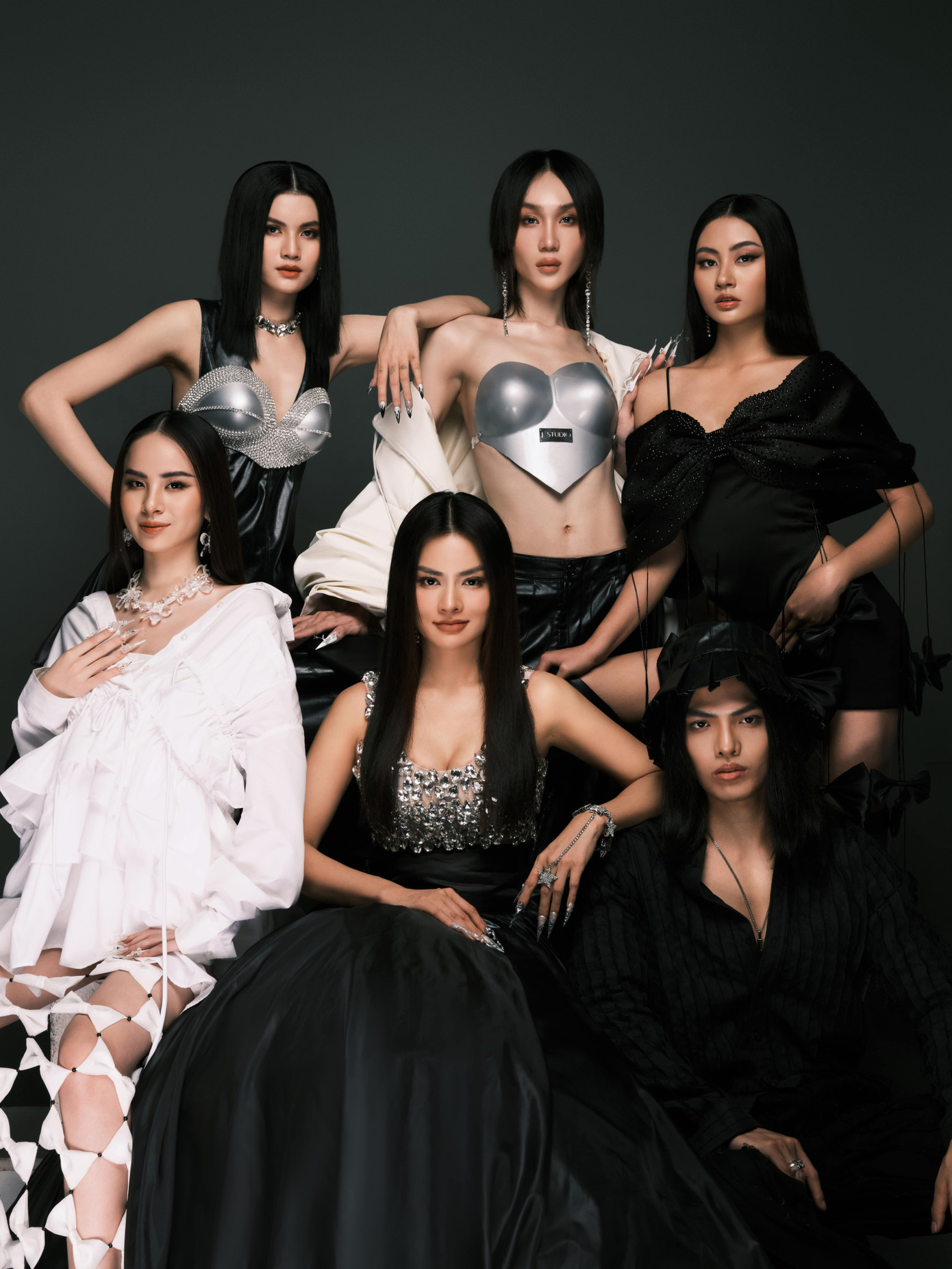 Đội Vũ Thu Phương theo đuổi phong cách sang trọng.