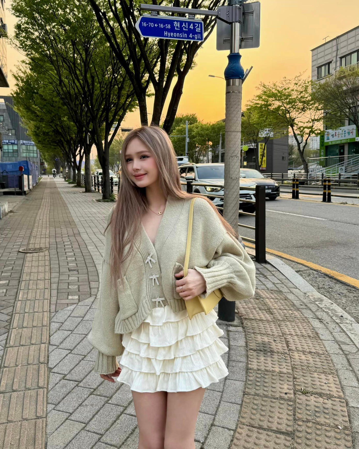 Xoài Non (tên thật là Phạm Trang) là hotgirl đình đám mạng xã hội. Cô sở hữu tài khoản Instagram 2,3 triệu và kênh TikTok 1,8 triệu người theo dõi. Xoài Non (tên thật là Phạm Trang) là hotgirl đình đám mạng xã hội. Cô sở hữu tài khoản Instagram 2,3 triệu và kênh TikTok 1,8 triệu người theo dõi.