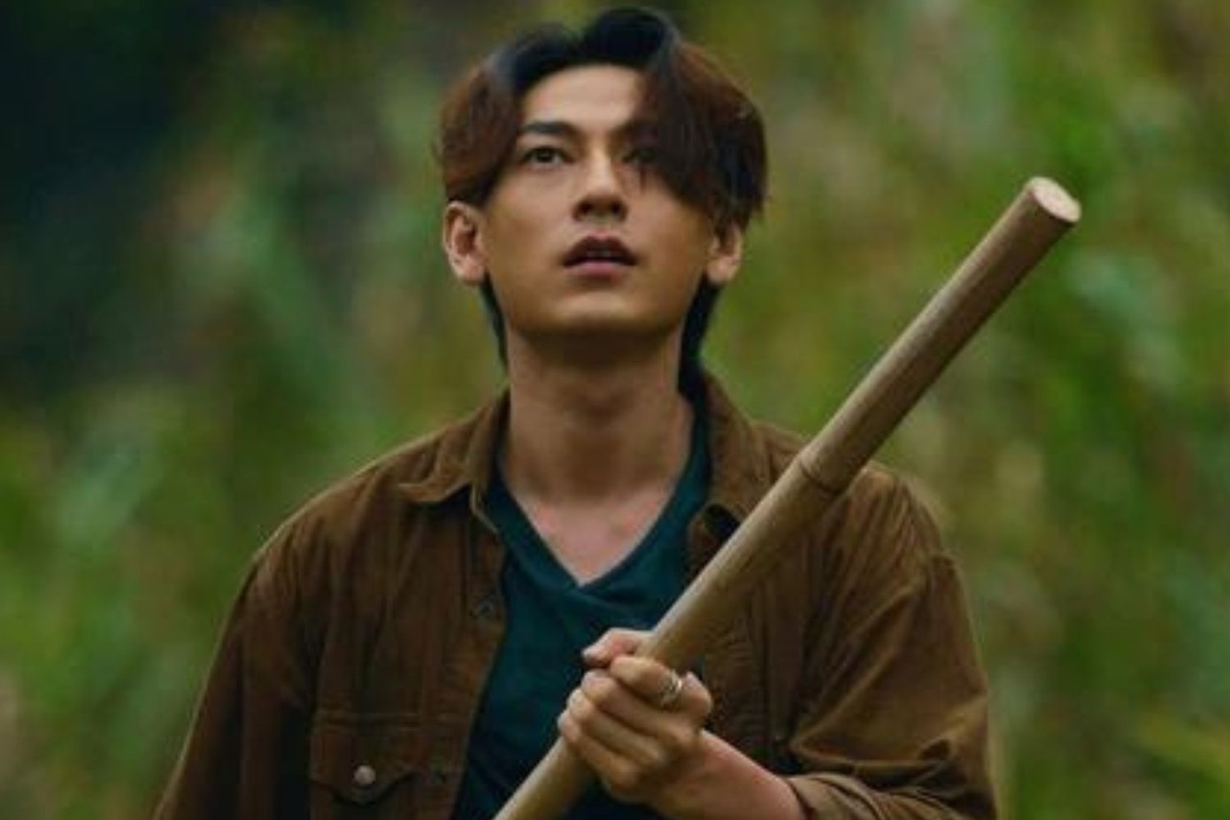 Isaac diễn xuất tròn trịa trong Giao Lộ 8675.