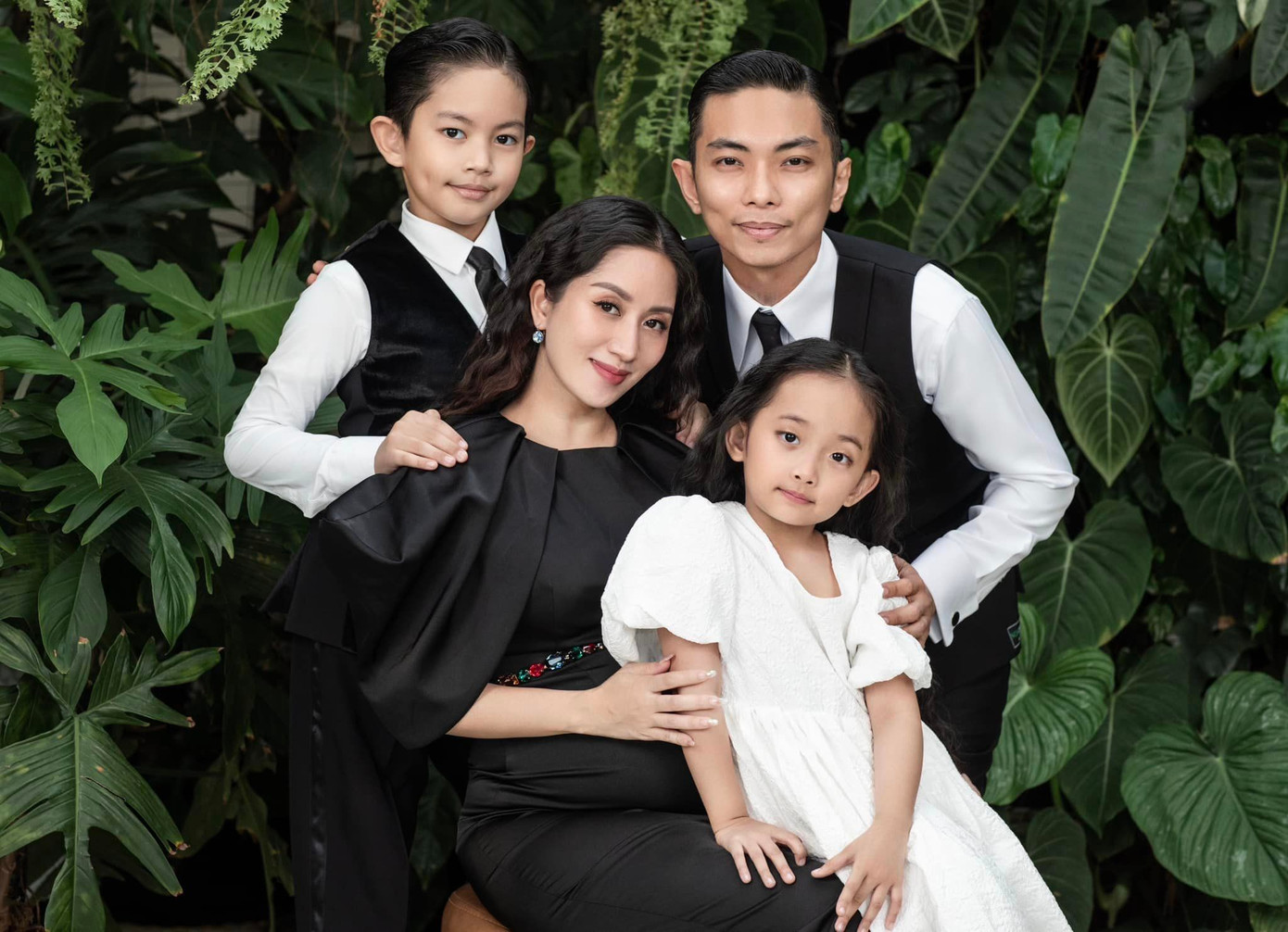 Gia đình hạnh phúc của Khánh Thi - Phan Hiển.