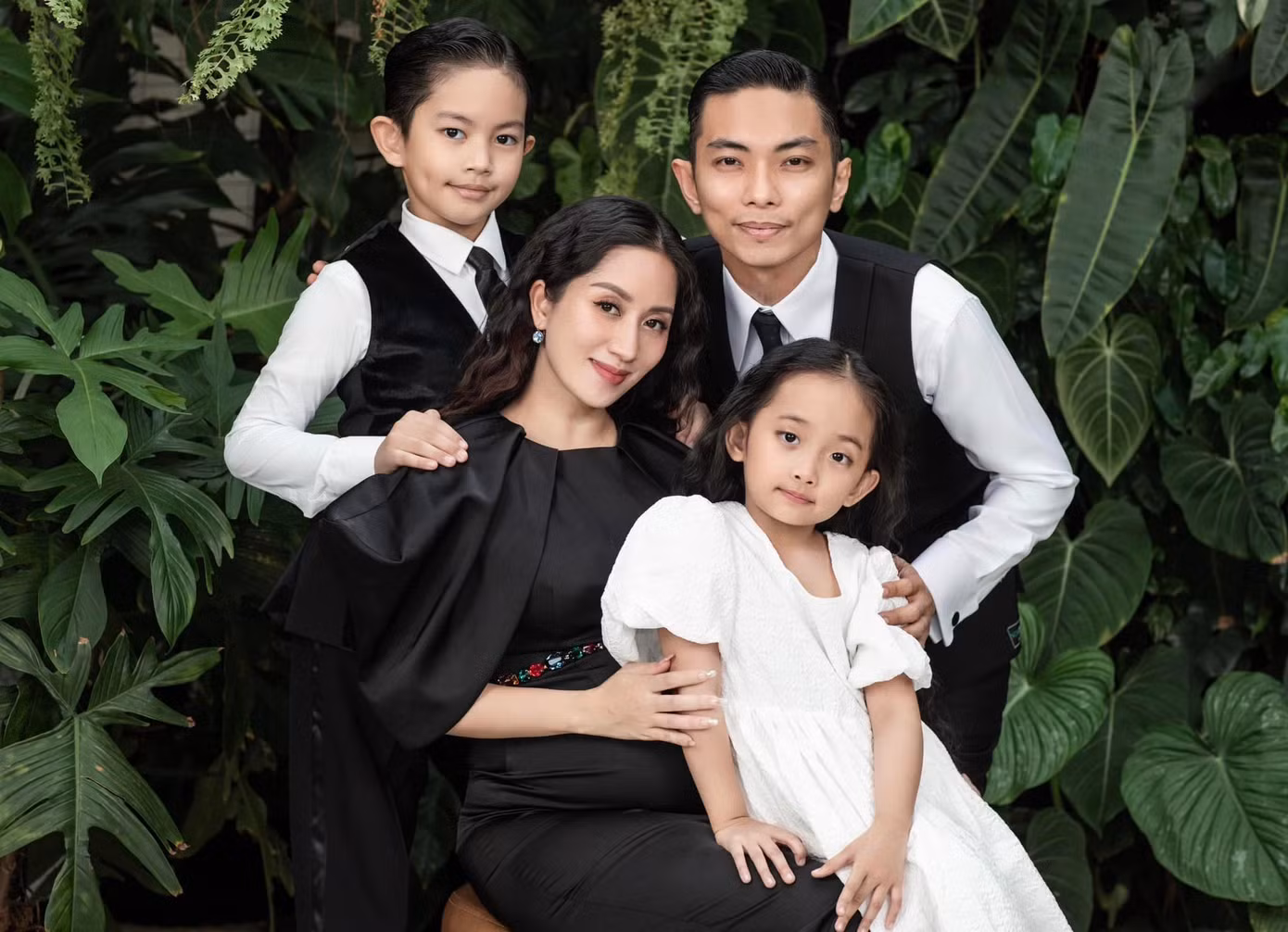 Gia đình hạnh phúc của Khánh Thi - Phan Hiển.
