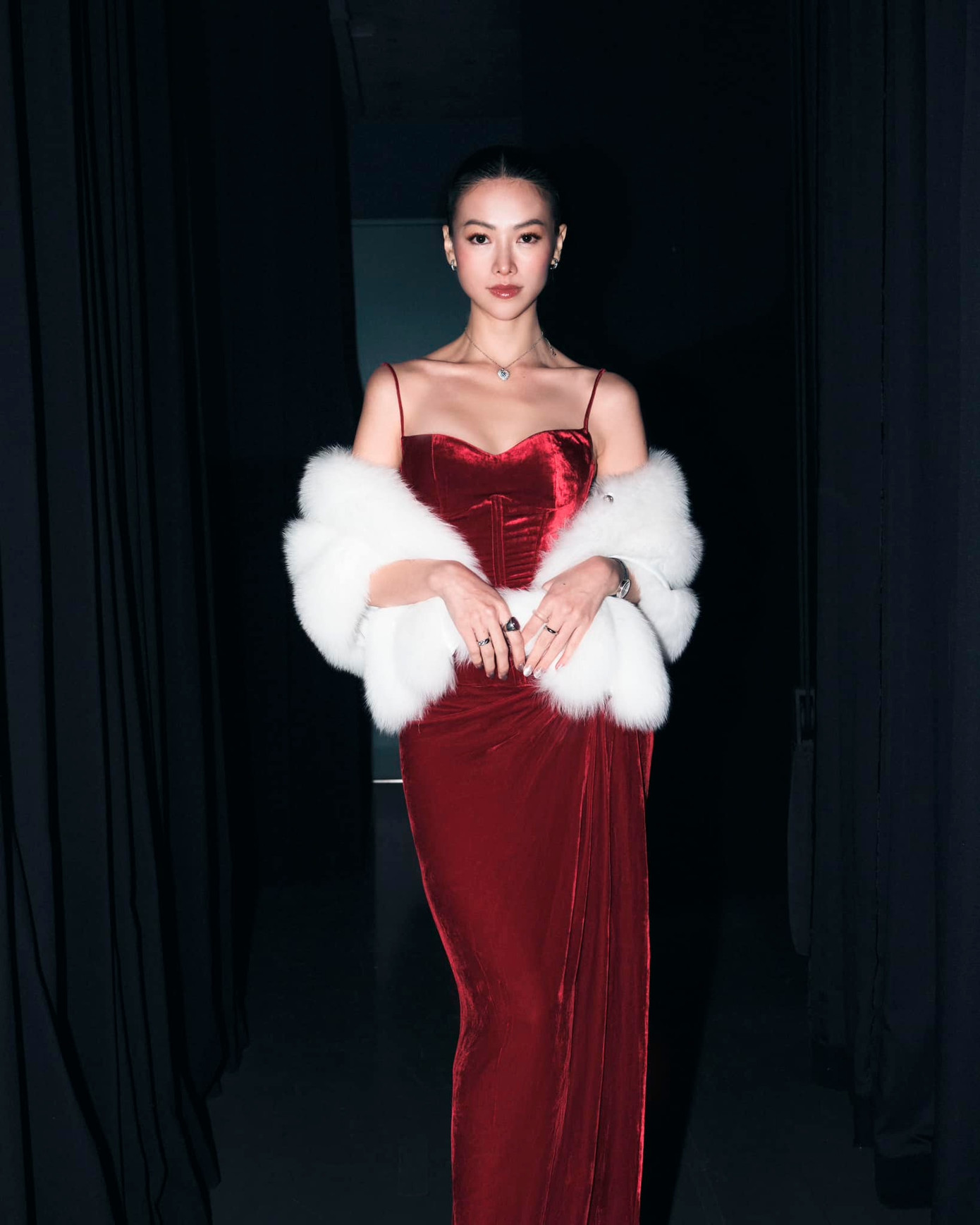 Thần thái và vóc dáng "10 điểm không nhưng" của Hoa hậu Phương Khánh. Thần thái và vóc dáng "10 điểm không nhưng" của Hoa hậu Phương Khánh.