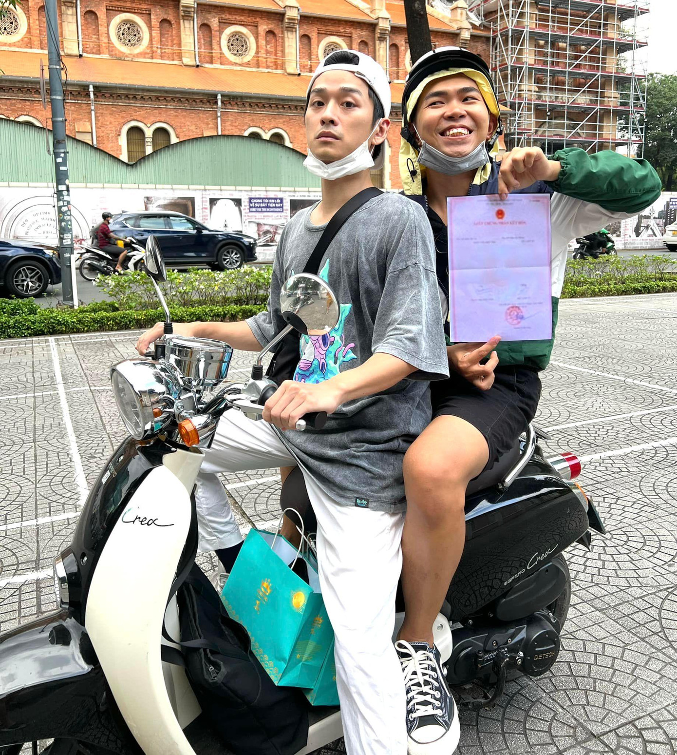 Khoảnh khắc "lầy lội" của Minh Dự và Trần Nghĩa. Khoảnh khắc "lầy lội" của Minh Dự và Trần Nghĩa.