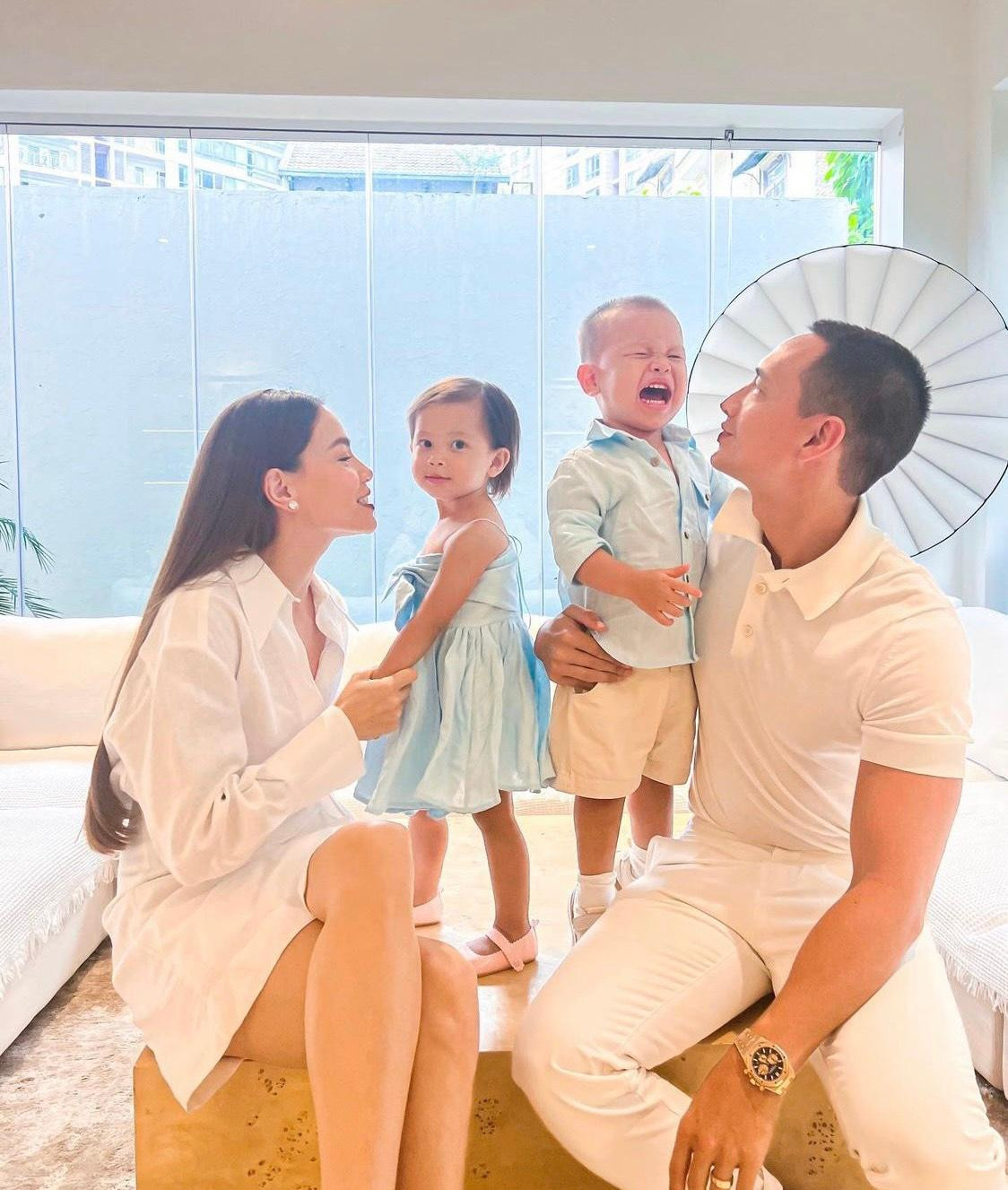 Leon chụp ảnh gia đình - Không... khóc nhè đời không nể! Leon chụp ảnh gia đình - Không... khóc nhè đời không nể!