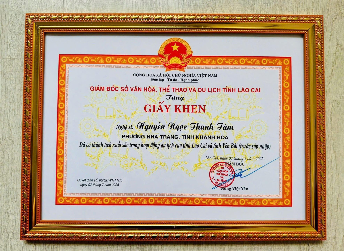 Ngọc Thanh Tâm chia sẻ niềm tự hào khi nhận được giấy khen từ UBND tỉnh Lào Cai. Nguồn ảnh: FBNV. Ngọc Thanh Tâm chia sẻ niềm tự hào khi nhận được giấy khen từ UBND tỉnh Lào Cai. Nguồn ảnh: FBNV.