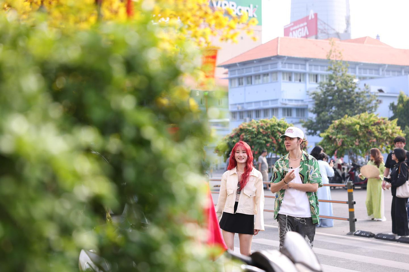 Mỹ An và Kim Samuel "ngao du" ở chợ Bến Thành, TP. HCM.