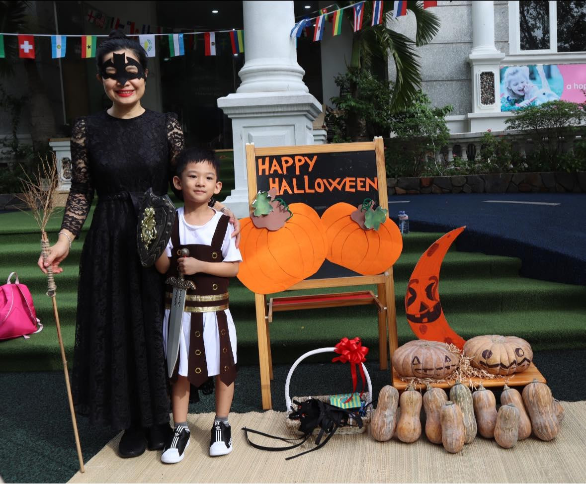 Con trai Thúy Diễm - Lương Thế Thành trong tạo hình chiến binh La Mã.