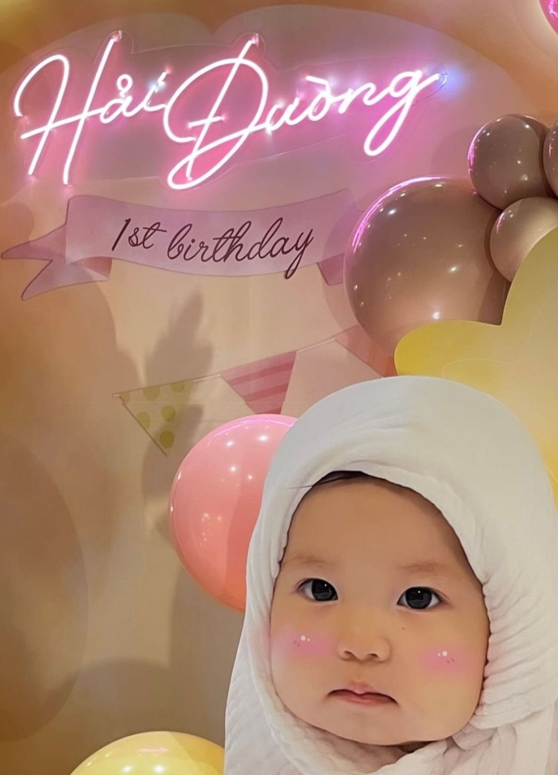 Hình ảnh "triệu tim" của con gái Salim cũng được trưng bày dịp sinh nhật.