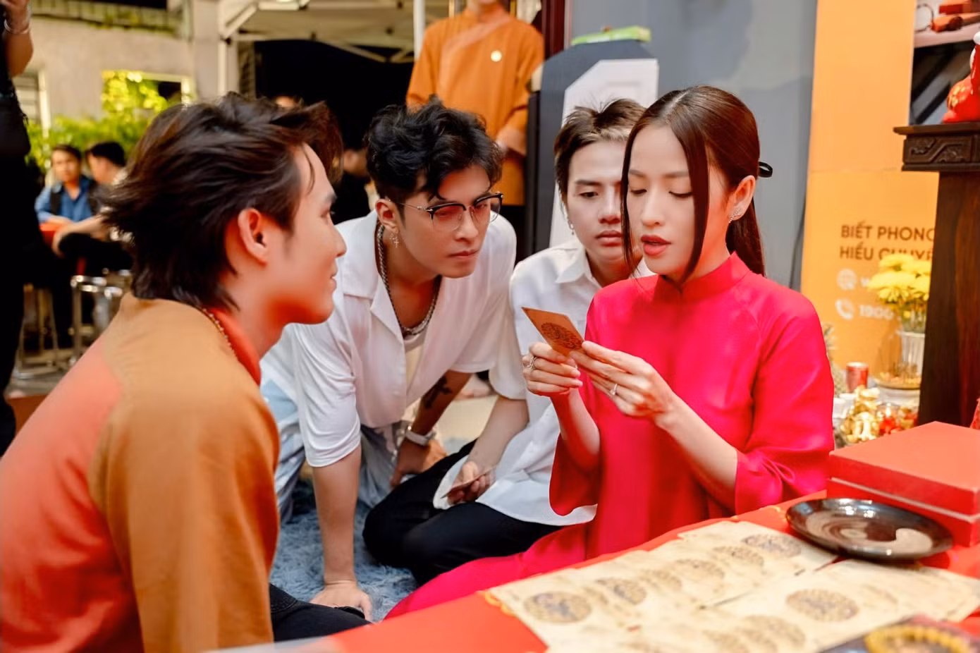 Từ ngày công khai, cặp đôi "dính như sam" tại các sự kiện. Từ ngày công khai, cặp đôi "dính như sam" tại các sự kiện.