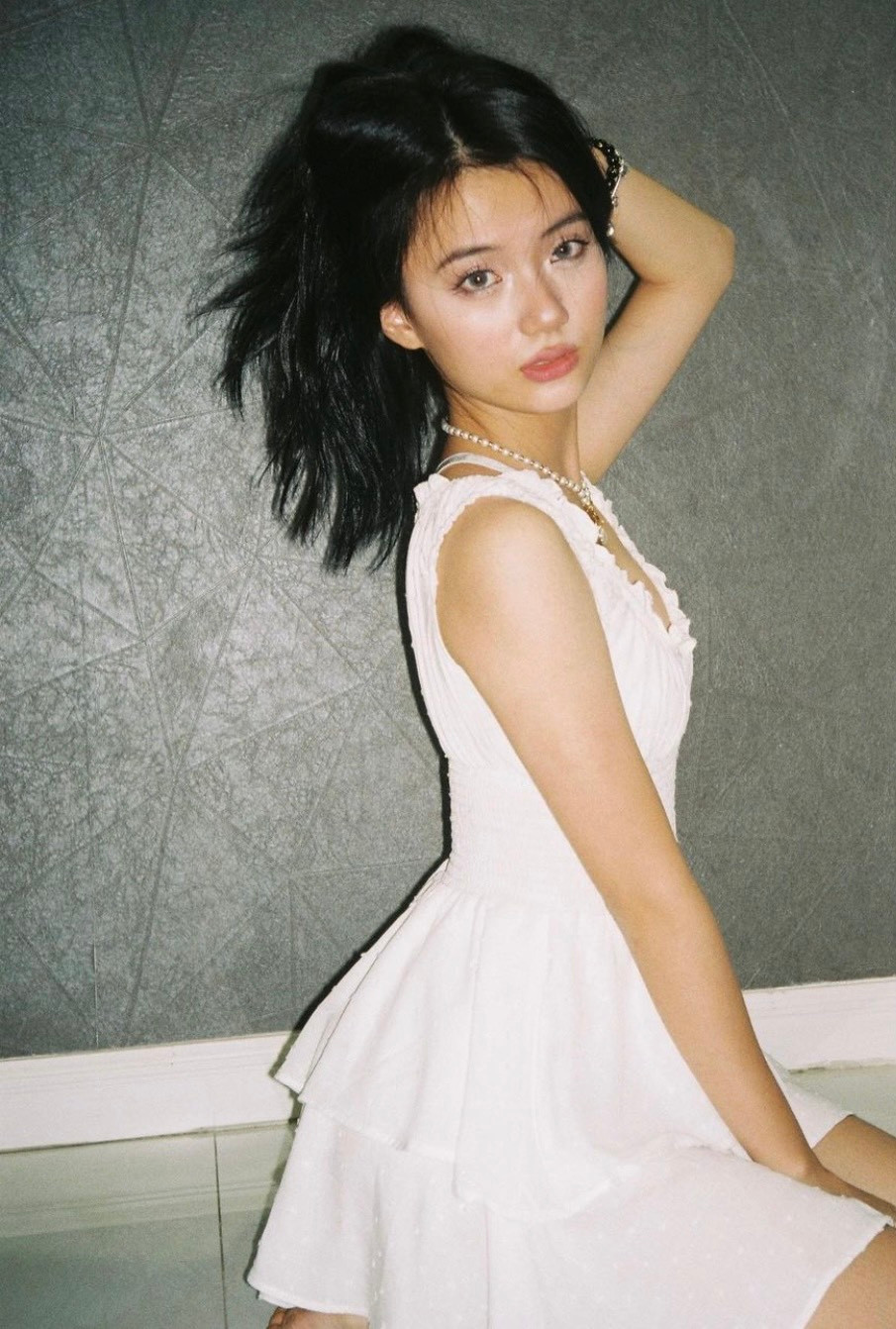 Kim Ngọc ưa chuộng gu ăn mặc Y2K với cách phối đồ cá tính, trẻ trung.